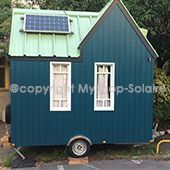 Tiny house alimentée au solaire