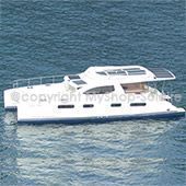 Yacht équipé de panneaux solaires