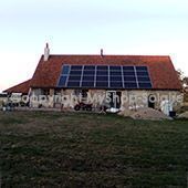 Maison de campagne équipée de panneaux solaires