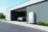 Batterie Dyness PowerBrick Plus 16,07 kWh install&eacute;e en ext&eacute;rieur contre le mur d'une maison